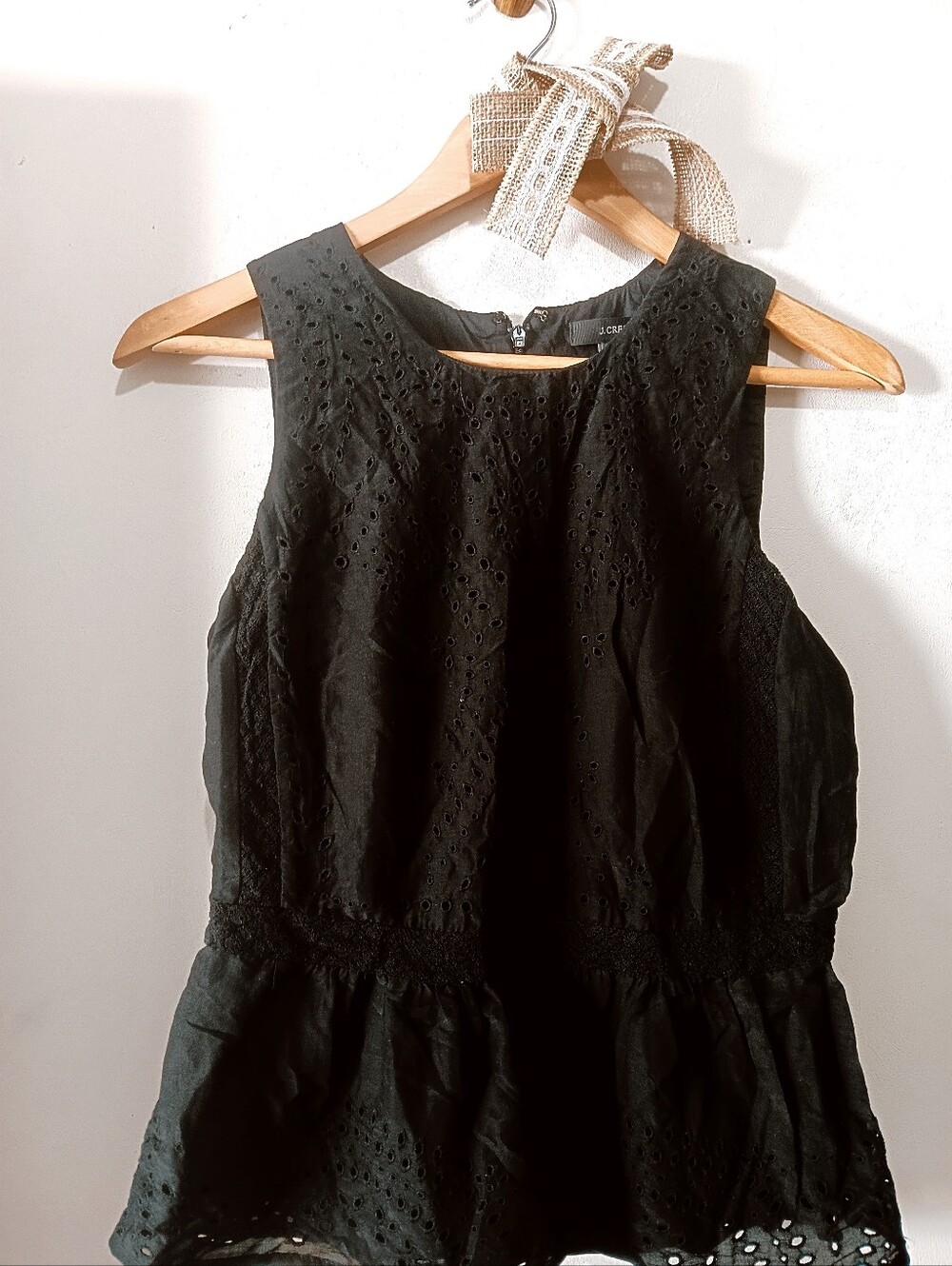 J. CREW BLACK BRODERIE ANGLAISE EYELET SILK COTTON RUFFLED PEPLUM BLOUSE 0 | XS